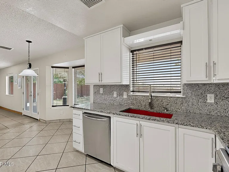 14224 Desert Ash Dr — Photo 23