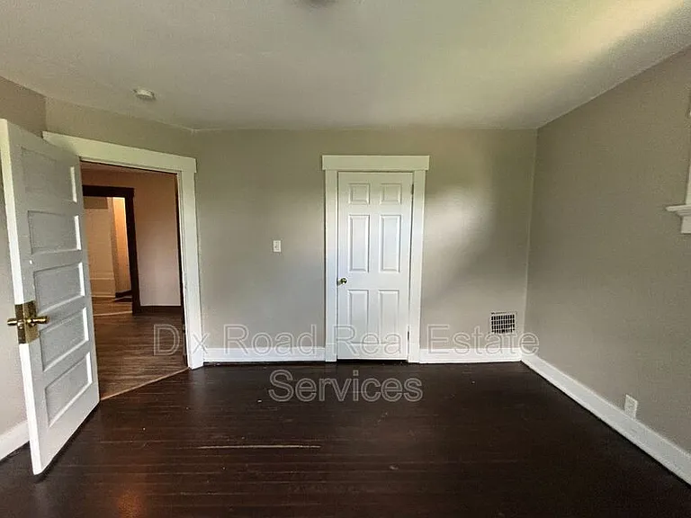 1501 Viola Ave — Photo 4