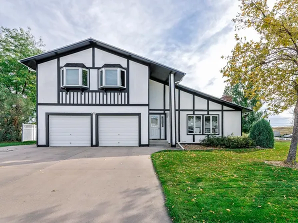 828 Summit St, Belle Fourche, SD 57717