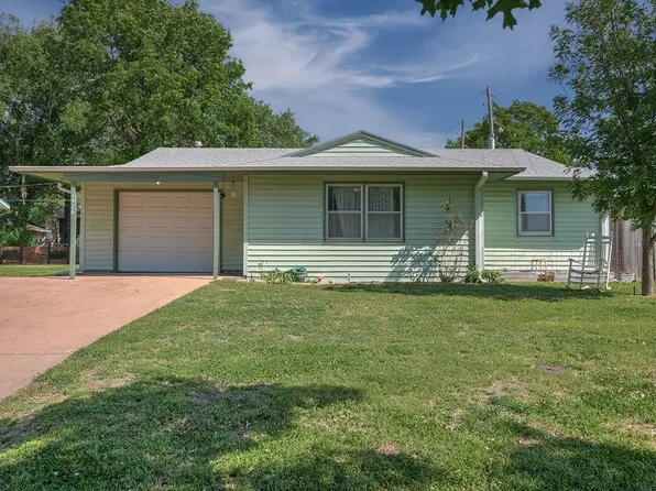 1926 E 15th Ave, Winfield, KS 67156