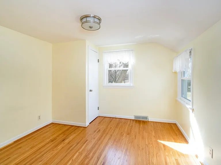 10 Hollyvale Dr — Photo 21