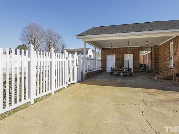 4th image of 104 Marion Dr