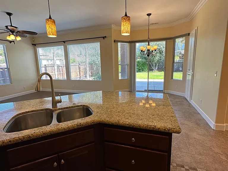 768 Quincy Ave — Photo 13
