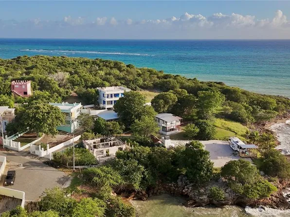 24 CALLE CORAL PLAYA SANTA, GUANICA, PR 00653