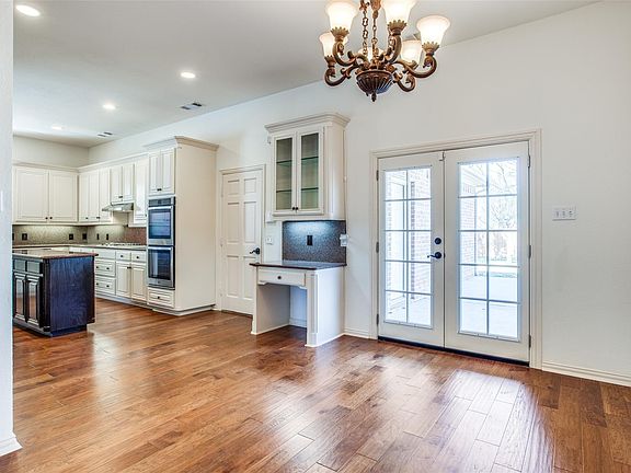 5th image of 123 Greenhill Trl S