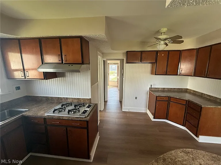 3012 Albion Rd — Photo 10