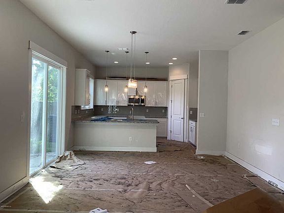 4th image of 608 Lower 8th Ave S