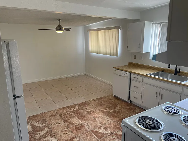 5055 Blanton Dr — Photo 10