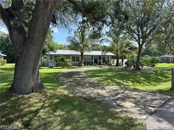 1343 Woodmere Ln, Fort Myers, FL 33919