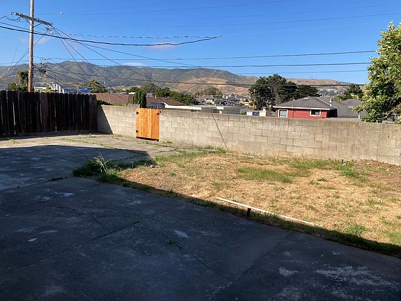 3rd image of 124 Lomitas Ave