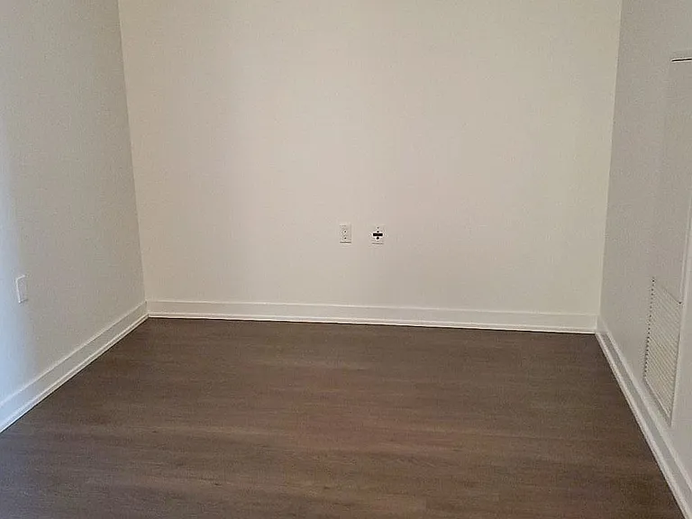 10 Park Lawn Rd #412 — Photo 4
