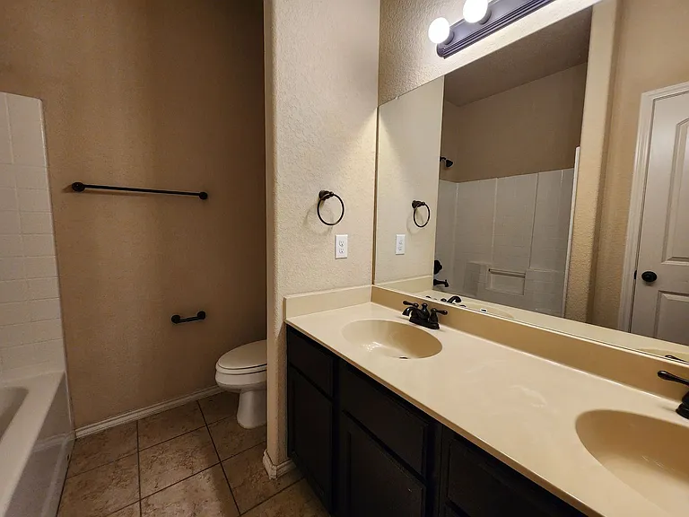 712 Creekside Cir — Photo 38