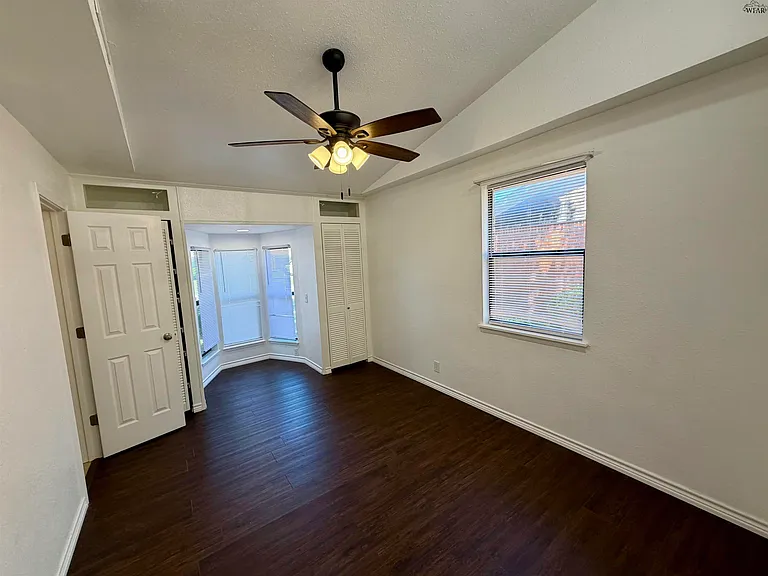 4617 Langford Ln — Photo 8