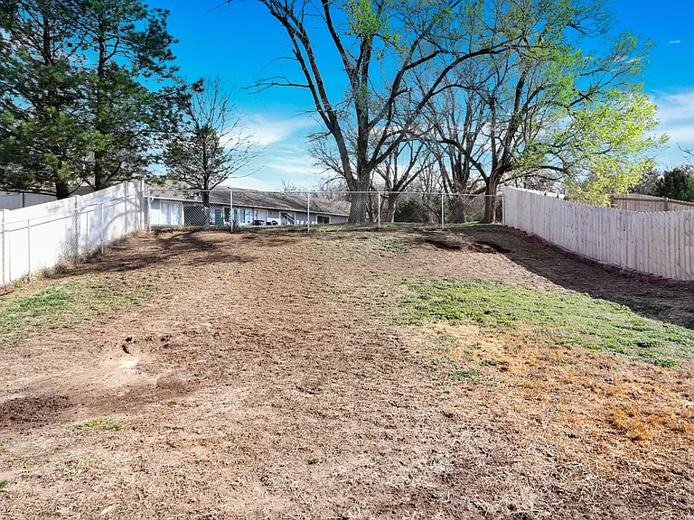 309 Lockett Ln — Photo 23