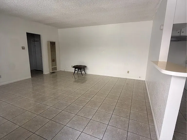 1805 S Rimpau Blvd — Photo 3