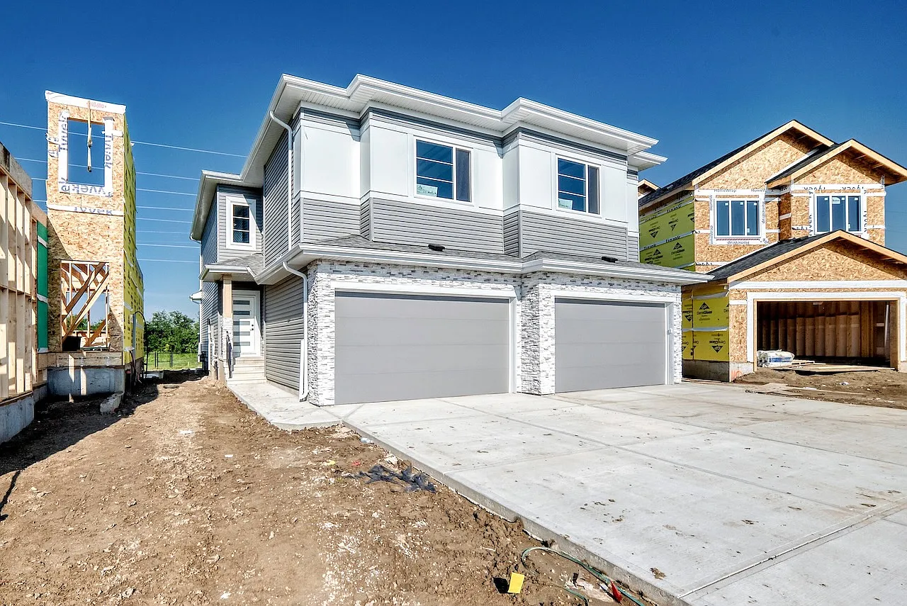 3 Bed 2.5 Bath Dbl Garage River Valley Fort Saskatchewan — Photo 1