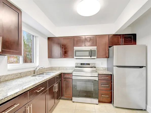407 SE 9th Ct APT 3, Hallandale, FL 33009