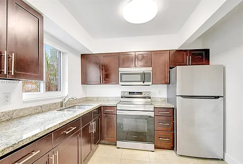 407 SE 9th Ct #3 Photo 1