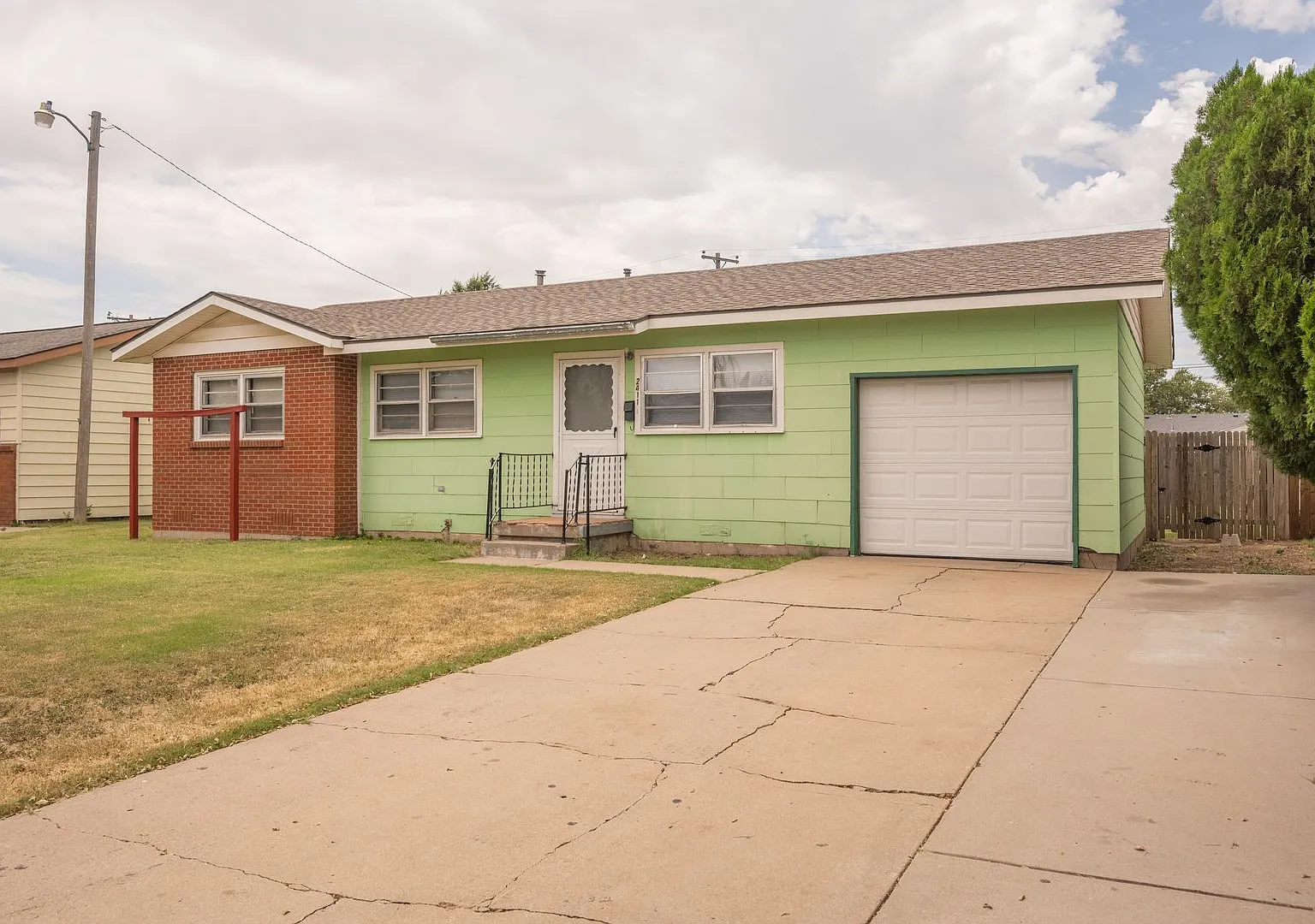 Three Bedroom Home for Lease! — Photo 1