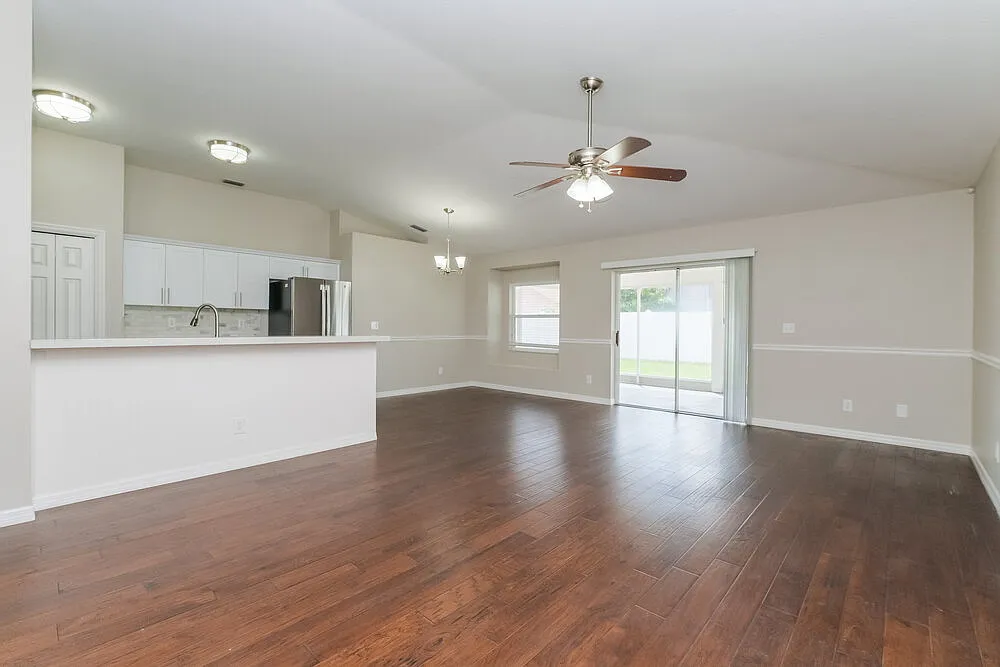 3 bed, 2.0 bath, 1722 sqft, $2,315 — Photo 3