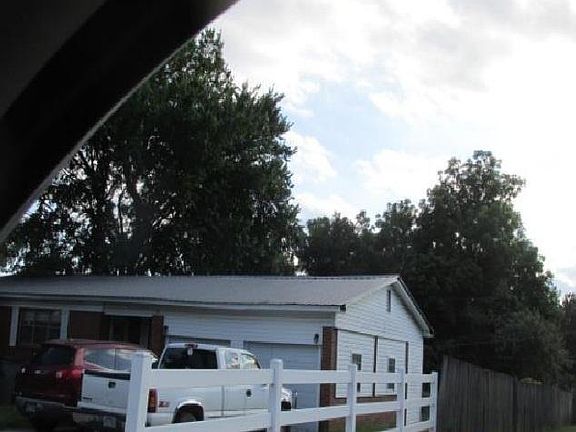 4th image of 110 Highview Dr
