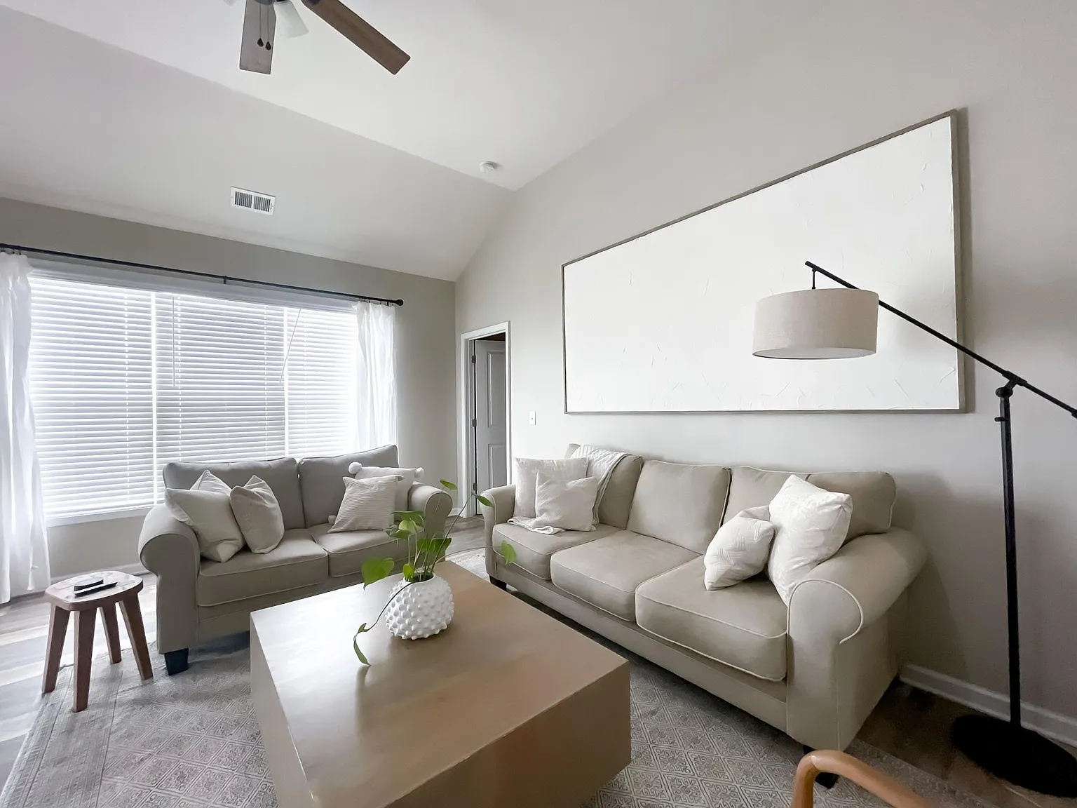 560 Burnaby Ct — Photo 3