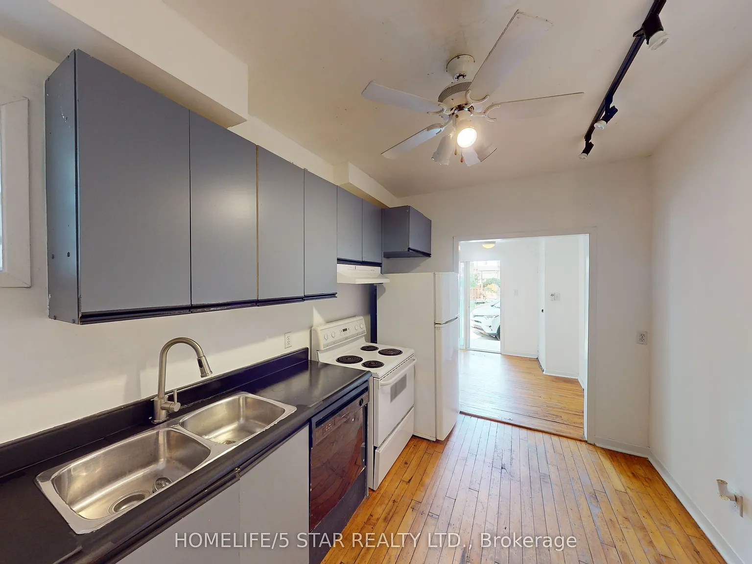 2 bed, $2,895 — Photo 3