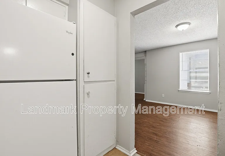6811 Trail Lake Dr — Photo 16