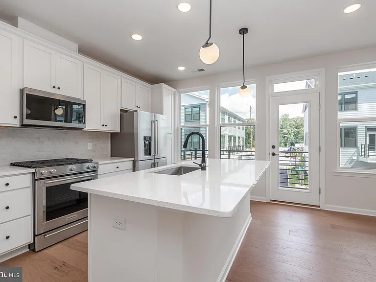 1210 Parker Blvd — Photo 12