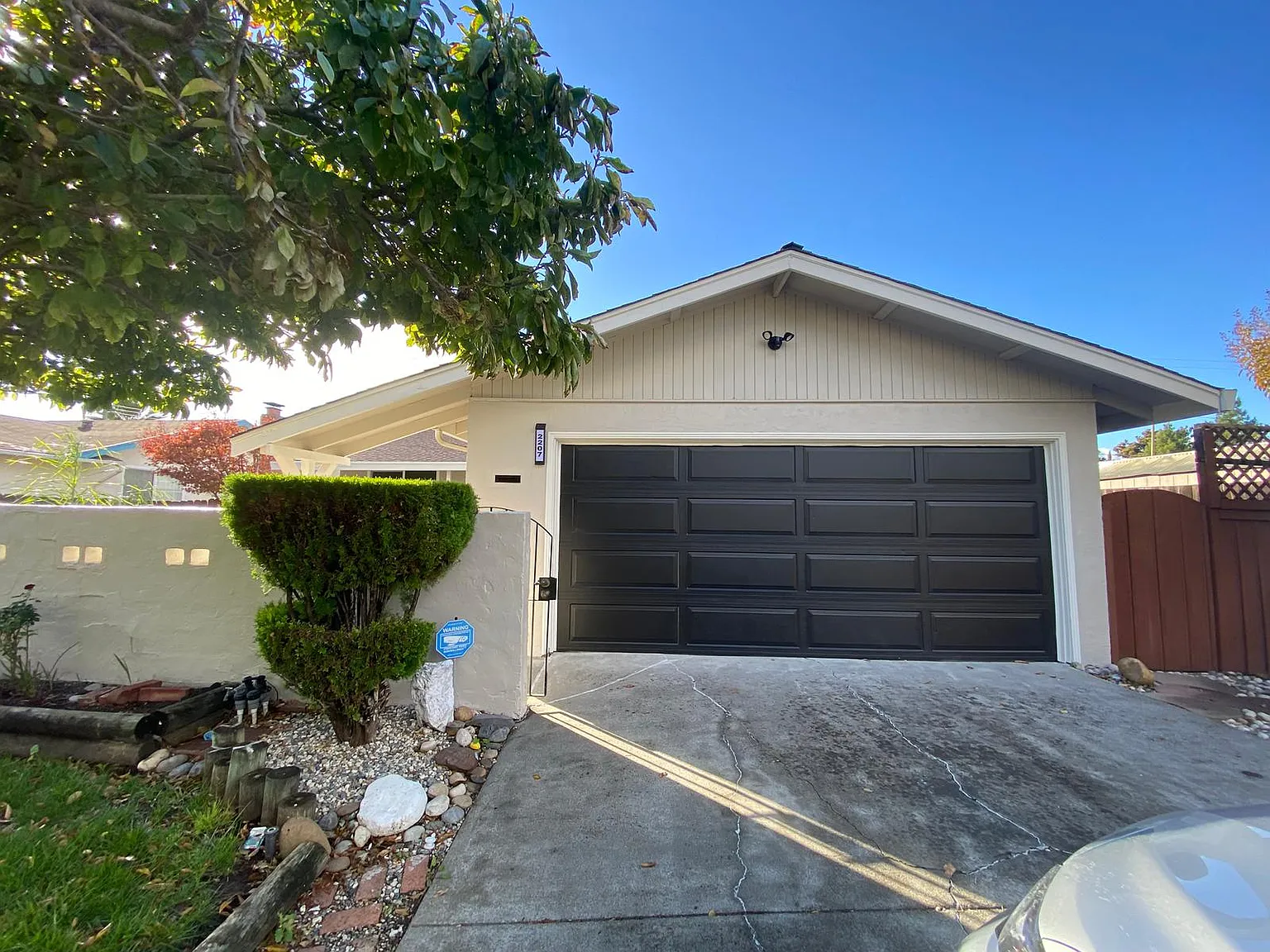 2207 Dover Ave — Photo 2
