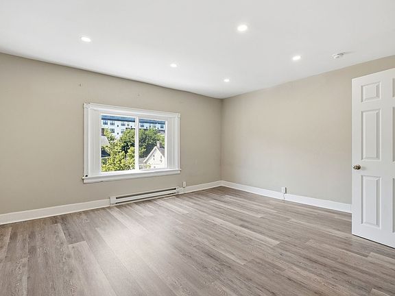 3rd image of 26 W North St APT 3