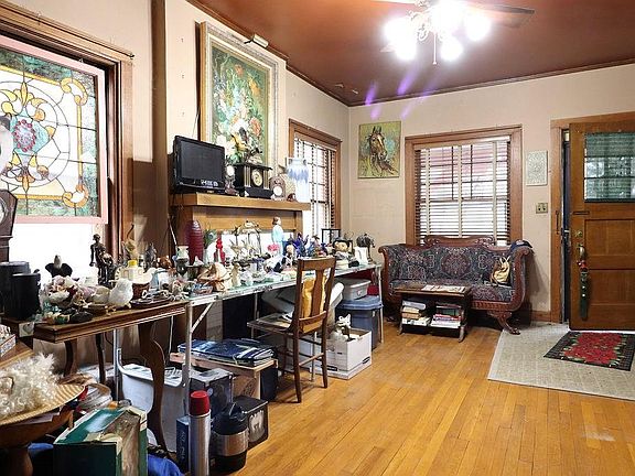 2nd image of 3635 Bell St