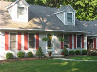 8257 Summerfield Rd, Lambertville, MI 48144