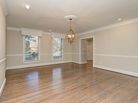 5th image of 900 Forest Hill Dr
