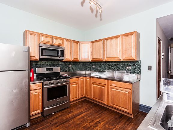 3rd image of 2700 N Ashland Ave #1