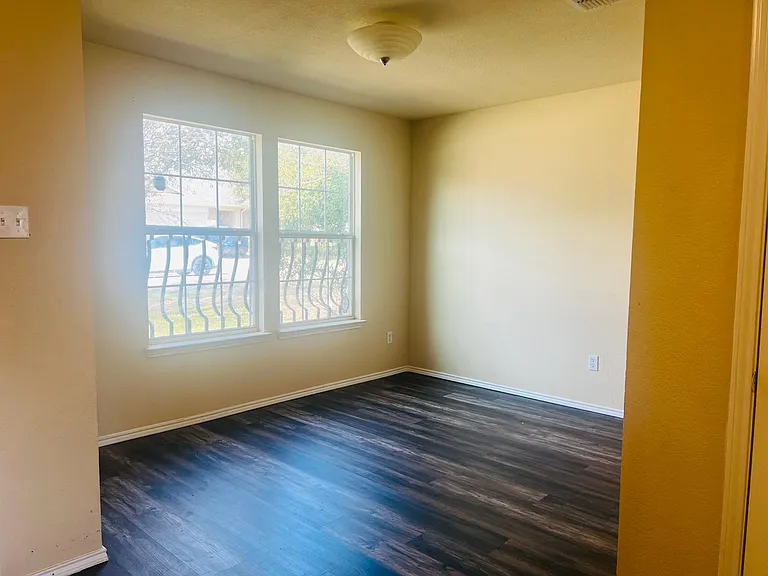 9200 Goldenview Dr — Photo 2