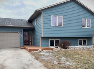 1203 Pasque Cir, Yankton, SD 57078
