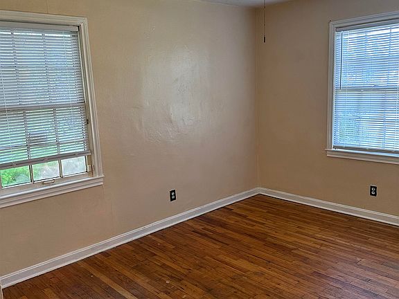 5th image of 317 Pauls Dr