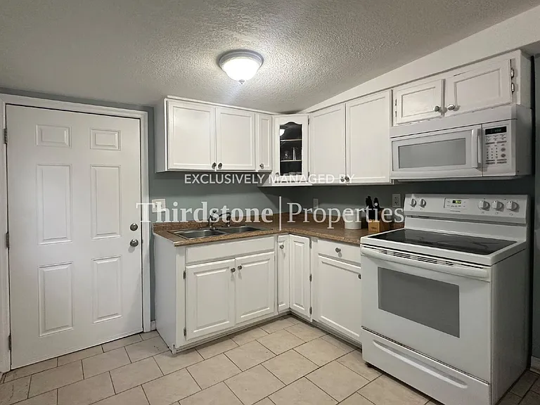 1228 Neva St — Photo 5