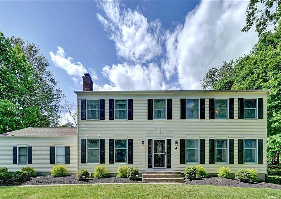 1st image of 4 Candlewood Dr