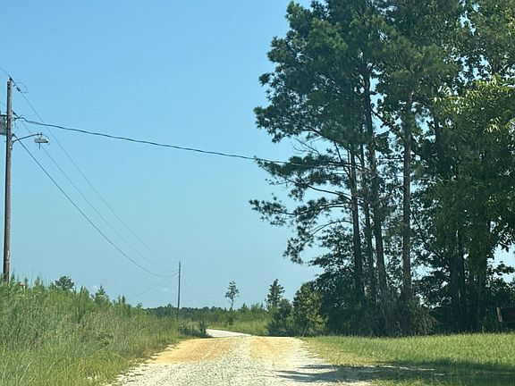 4th image of 812 Old Blair Rd