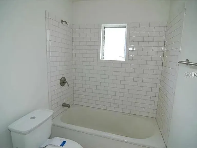 851 Carver St — Photo 7