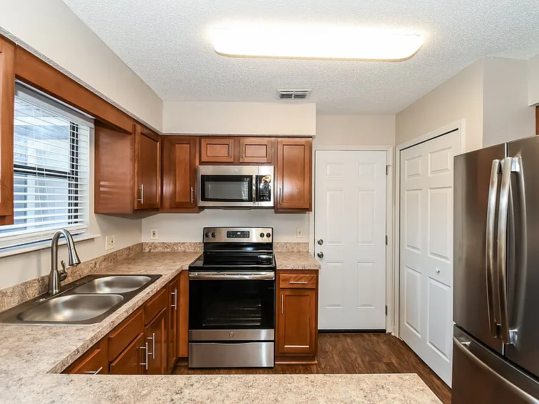8315 Crosswind Rd — Photo 7