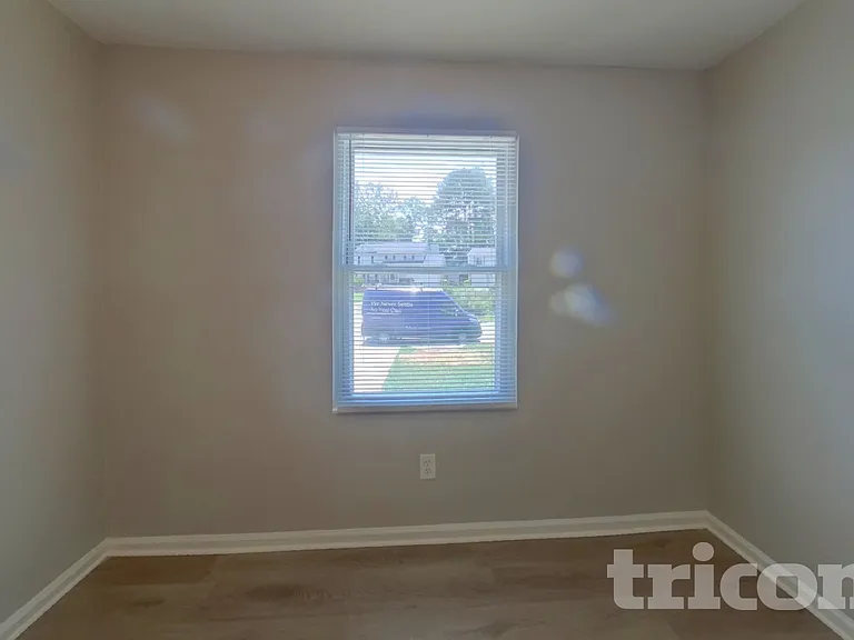 111 Woodspur Rd — Photo 9