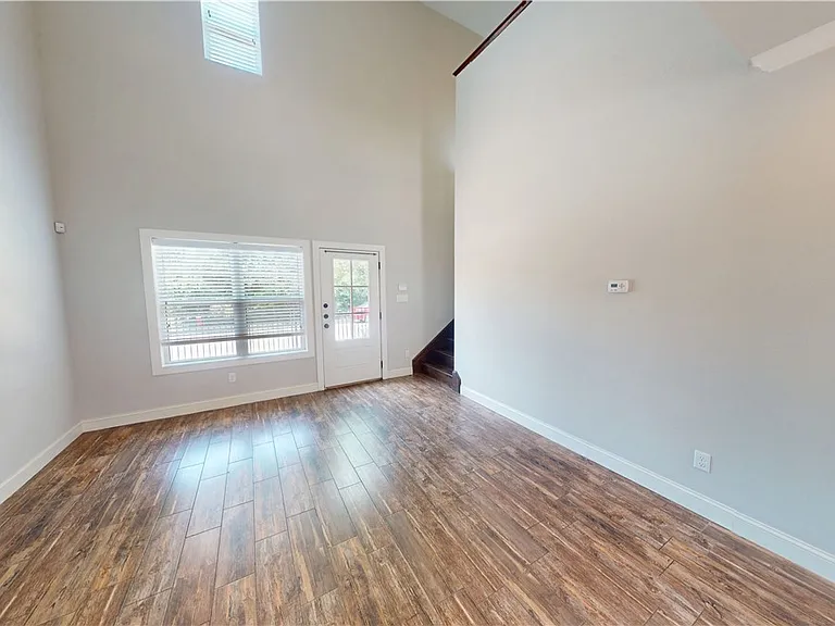 203 Brentwood Dr E #71 — Photo 2