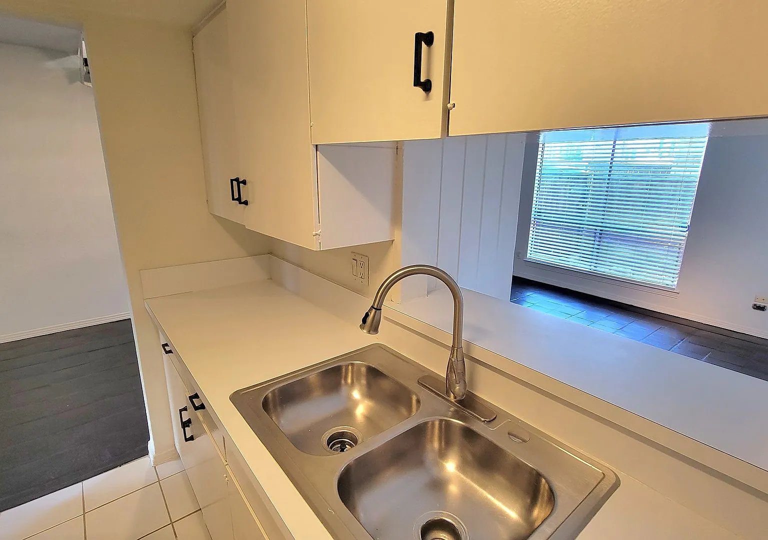 Split Level Condo Oak Lawn Area — Photo 4