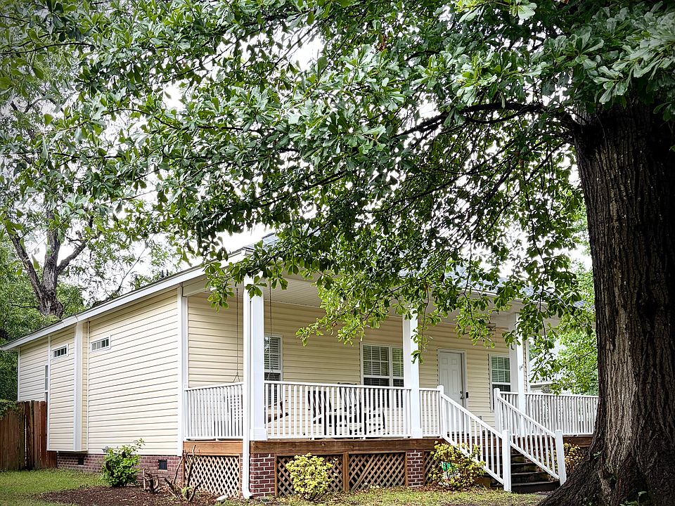 2nd image of 838 Augusta St