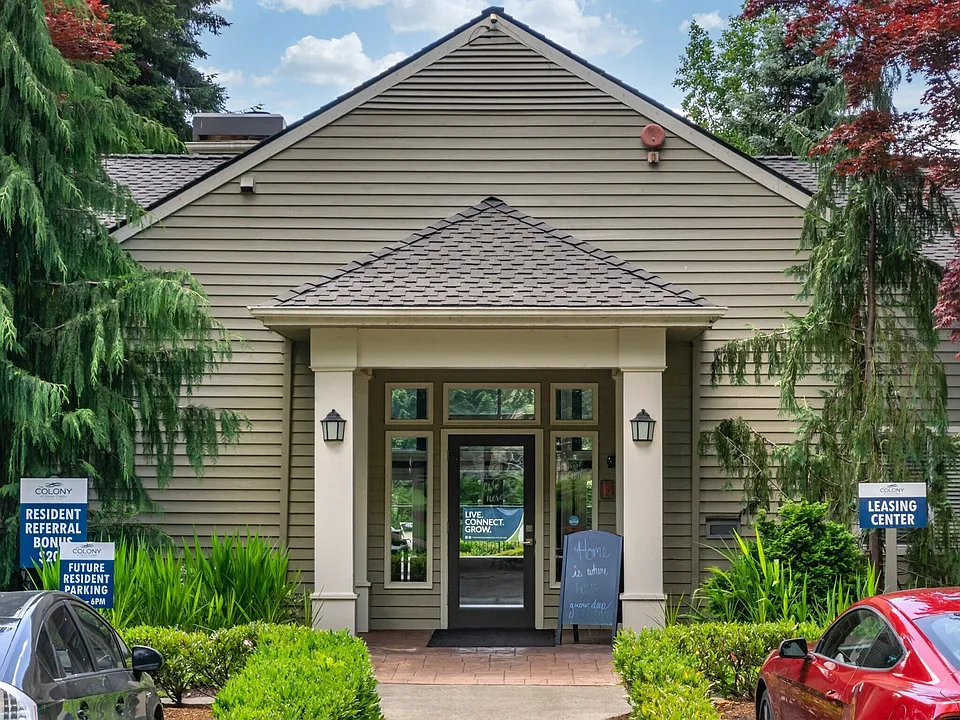 Leasing Office Entrance