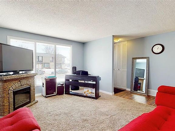 4th image of 320 Oakview Dr