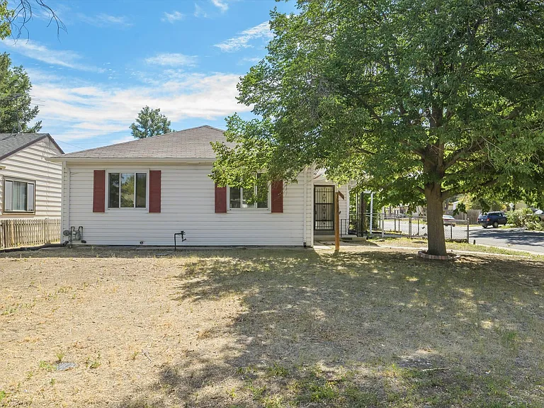 2300 Moline St — Photo 16
